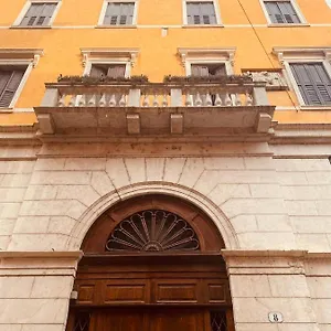 Apartment Mario Number 8, Verona